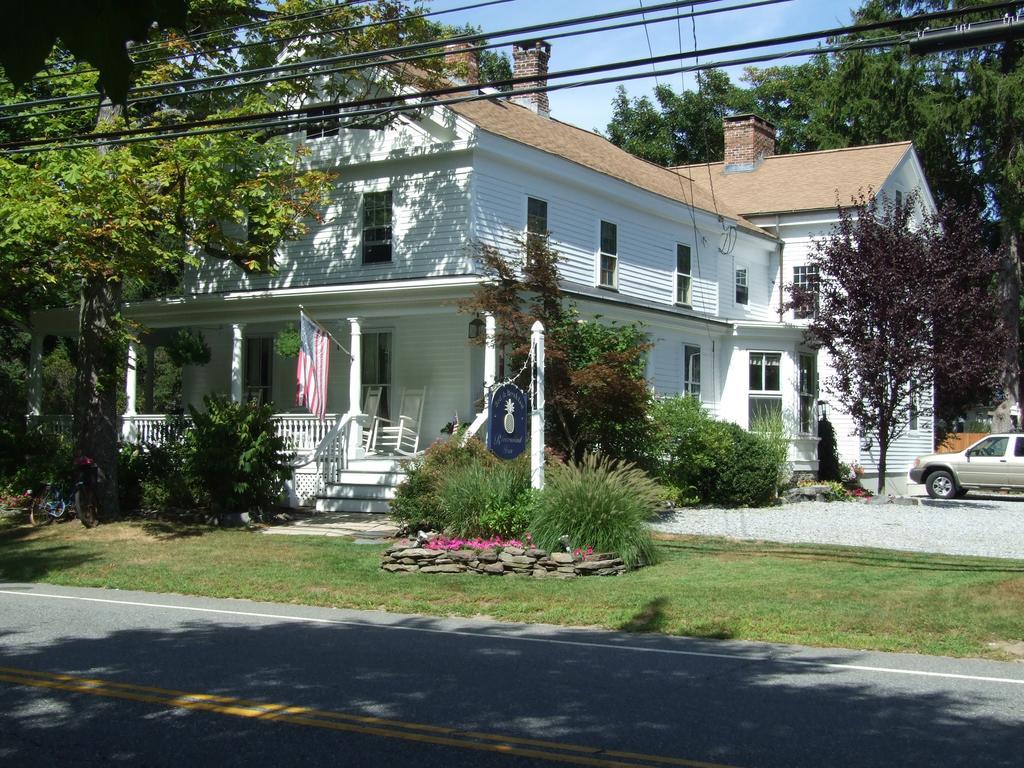 Riverwind Inn Bed And Breakfast Deep River Exterior photo