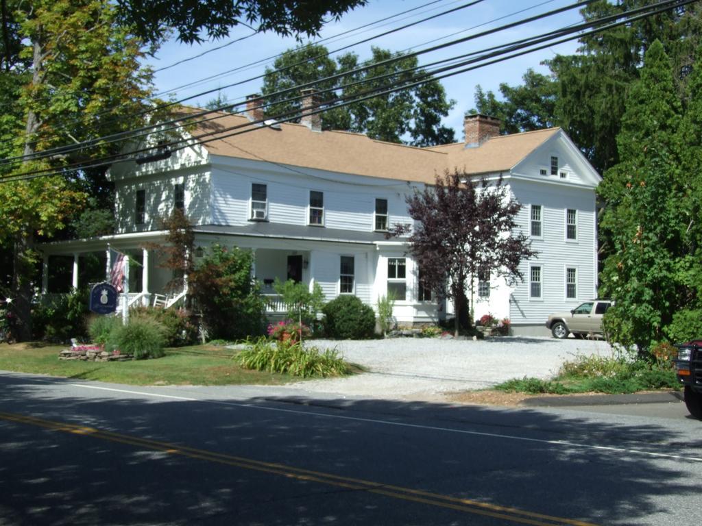 Riverwind Inn Bed And Breakfast Deep River Exterior photo